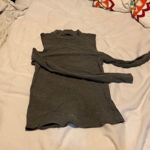 Turtleneck gray tunic with cutout shoulders